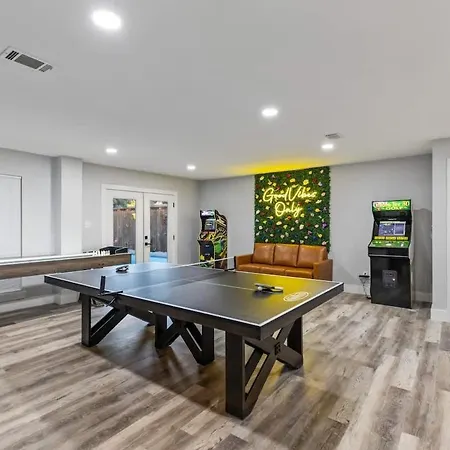Dallas Family Fun Haus With Pool And Massive Game Room